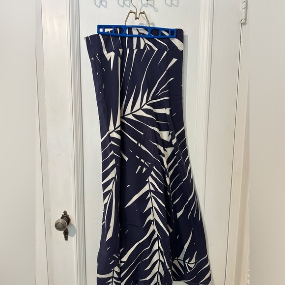 Banana Republic silk palm pattern navy patio skirt - Picture 4 of 8